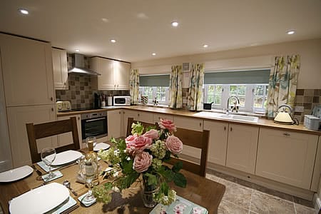 Chestnut Cottage at Riverside Farm Cottages diner/kitchen