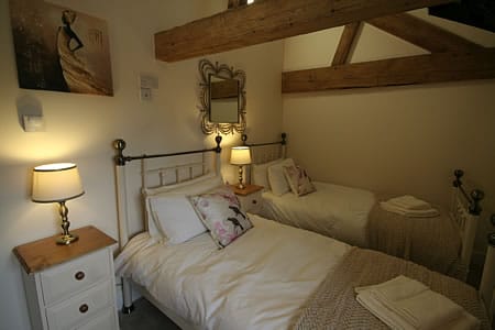 Chestnut Cottage bedroom 