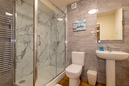 Harbour View en-suite