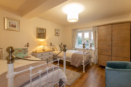 Harbour View twin bedroom